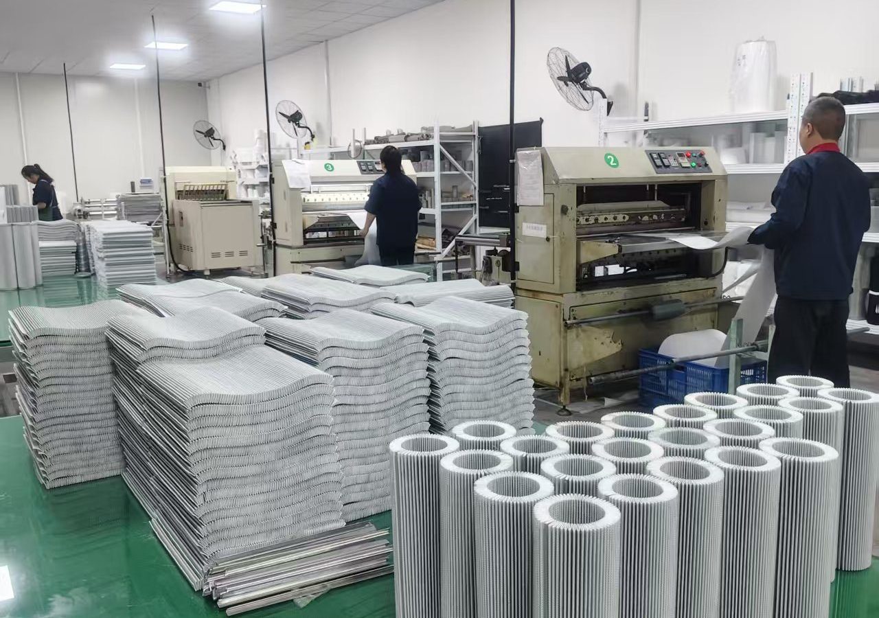 Filter production at the Xinxiang Haijie Machinery plant