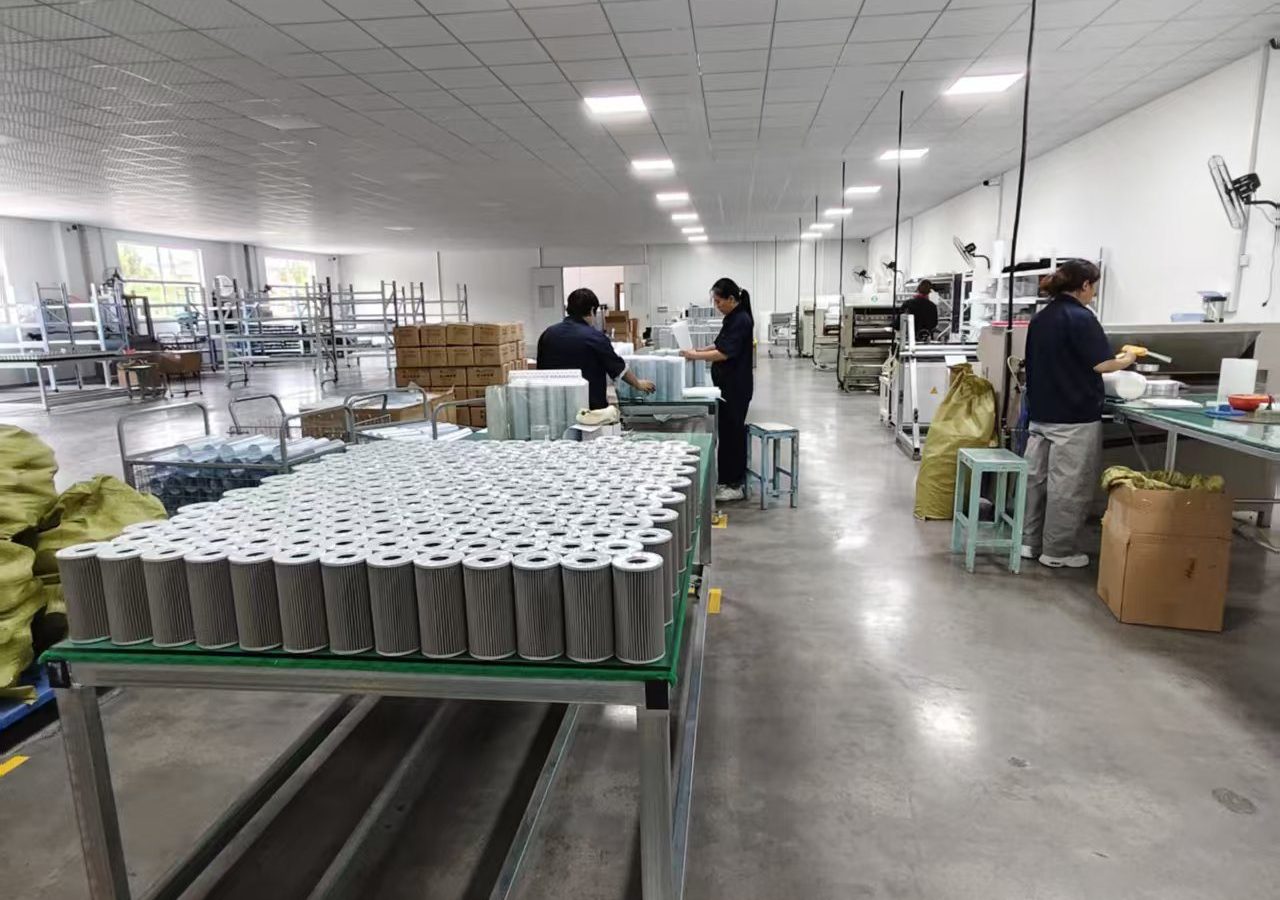 Filter production at the Xinxiang Haijie Machinery plant