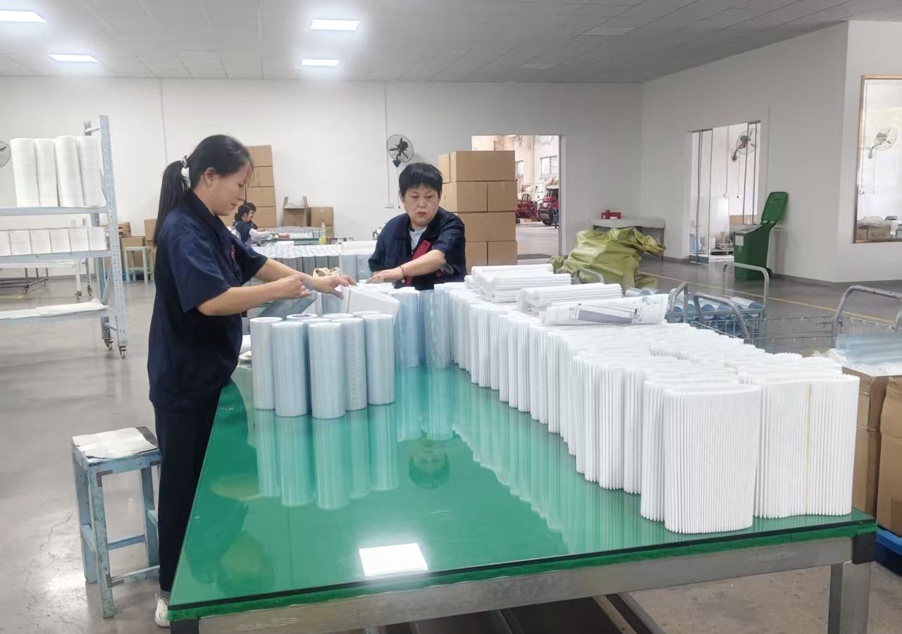 Filter production at the Xinxiang Haijie Machinery plant
